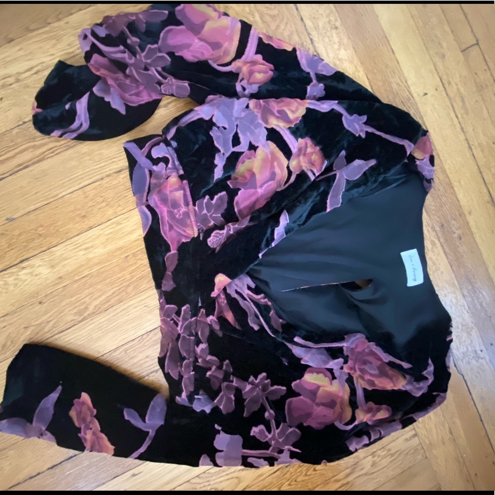 Cropped long sleeve blouse